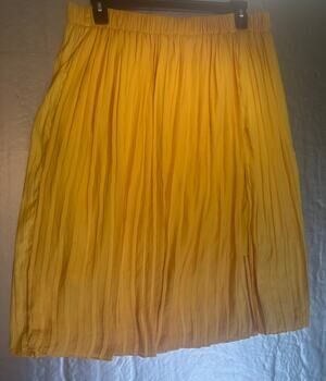 NY&Co 7th Avenue XL Yellow Pleated Knee Length Skirt Side Slit